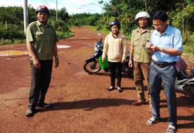 THƯỜNG TRỰC ĐẢNG ỦY ĐI THỰC TẾ VÀ THĂM CÁC ĐỒNG CHÍ ĐẢNG VIÊN TẠI CÁC ẤP THUẬN AN VÀ ẤP THANH SƠN