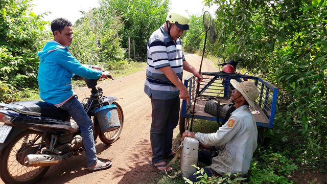 Bắt kích điện của một người dân tại ấp Bù Dinh, xã Thanh An.